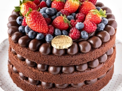 Naked Cake Brigadeiro com Frutas Vermelhas